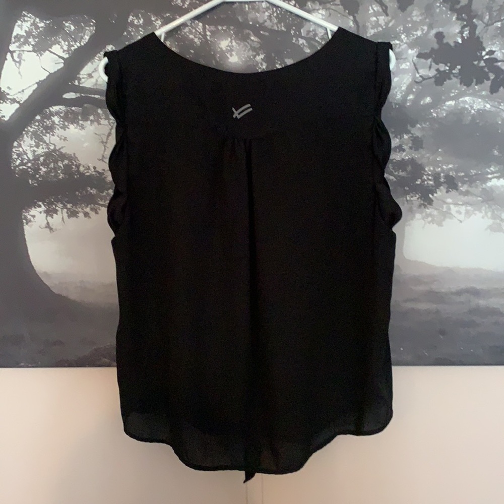 Black William Rast top 🌹 - Picture 7 of 7